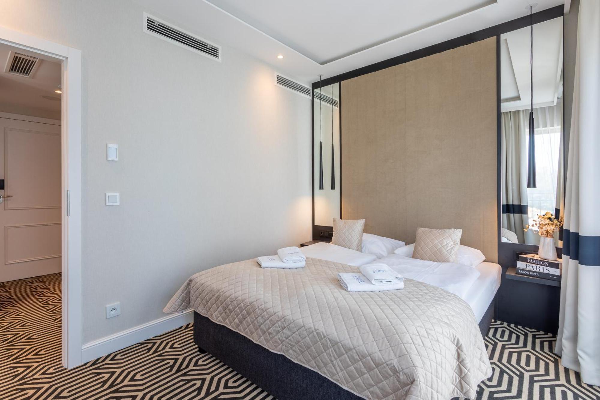 Ambria Apartments Promenada ชวีโนวิชแจ ภายนอก รูปภาพ